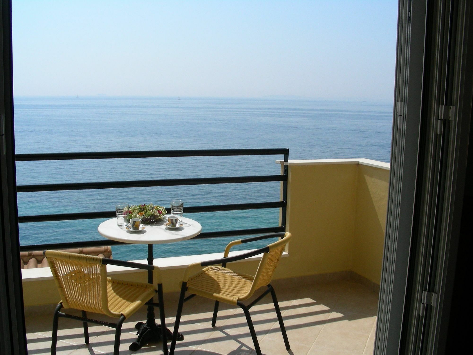 Glyfa Beach Villas Барбати Экстерьер фото